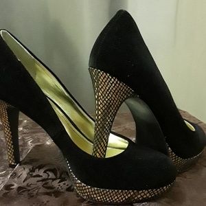 👠Women Black Suede With Gold Heel👠